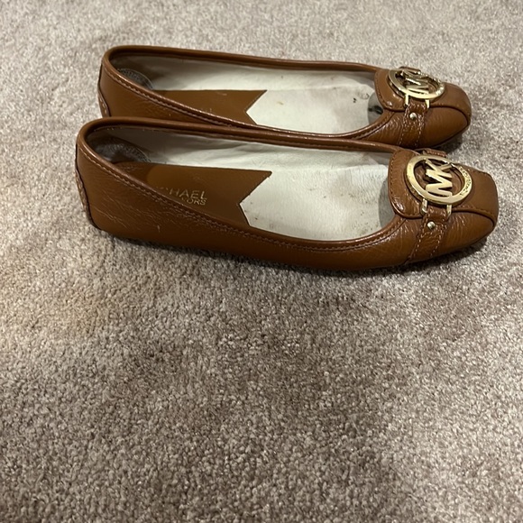 PRODUCT DETAIL
100% Leather
Manmade
Pull/Slip On Loafer
Not Water Resistant - Picture 2 of 8